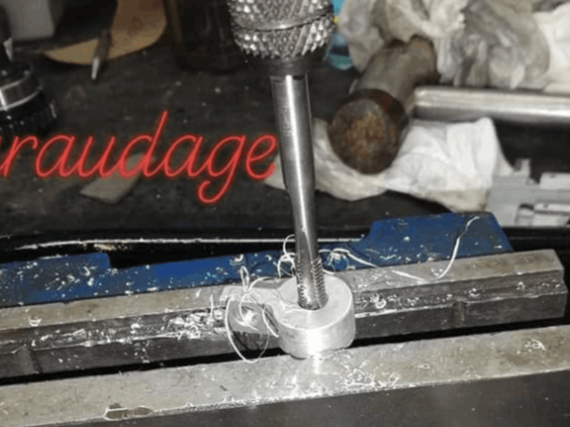 fabrication d'une pièce mécanique pour moto, remplacement  et remise à neuf